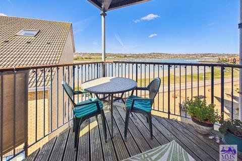 2 bedroom flat for sale, Valetta Way, Rochester