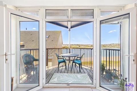 2 bedroom flat for sale, Valetta Way, Rochester