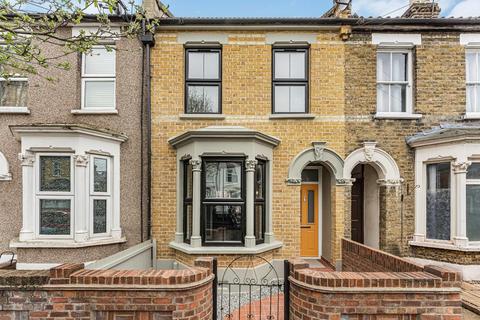 3 bedroom terraced house for sale, Chichester Road, London E11 3LH