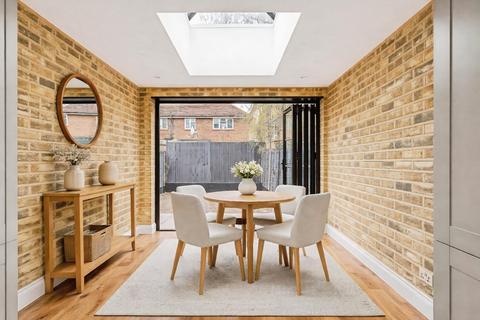 3 bedroom terraced house for sale, Chichester Road, London E11 3LH