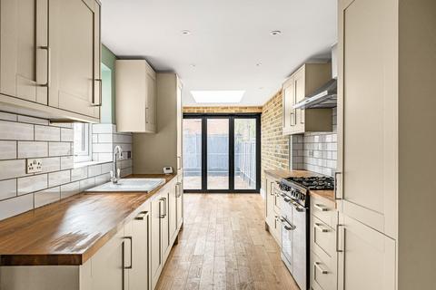 3 bedroom terraced house for sale, Chichester Road, London E11 3LH