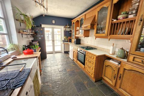 2 bedroom terraced house to rent, Park Street, Stourbridge DY8