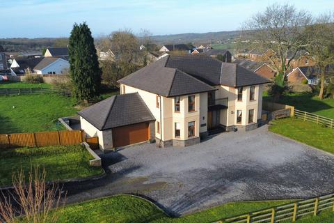 4 bedroom property with land for sale, Heol Llanelli, Pontyates SA15