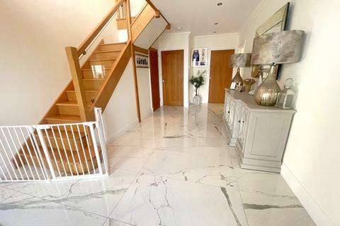4 bedroom property with land for sale, Heol Llanelli, Pontyates SA15
