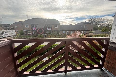 1 bedroom flat for sale, Brinton Lane, Hythe SO45