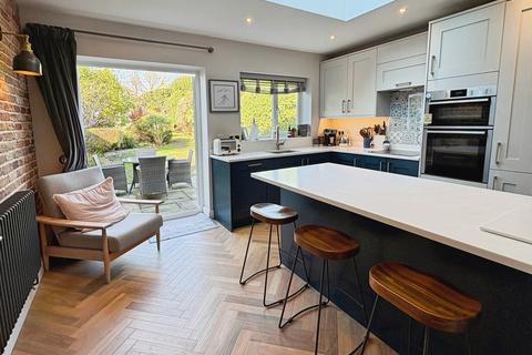 4 bedroom semi-detached house for sale, The Avenue, Totland Bay, Isle of Wight