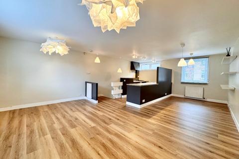 2 bedroom terraced house to rent, Clarence Drive, Glasgow G12
