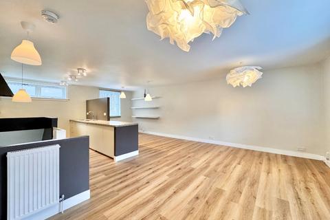 2 bedroom terraced house to rent, Clarence Drive, Glasgow G12