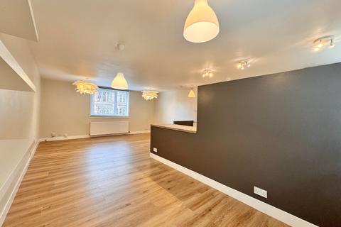 2 bedroom terraced house to rent, Clarence Drive, Glasgow G12