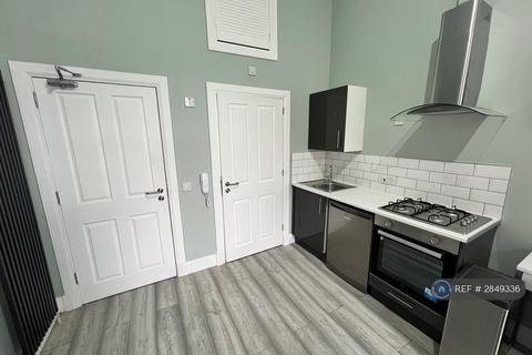 Studio to rent, Dixon Avenue, Glasgow, G42