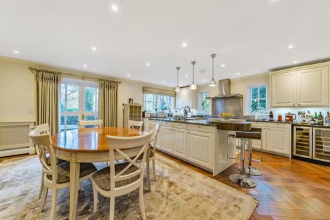 5 bedroom detached house to rent, Upper Walk, Virginia Water GU25 4SN