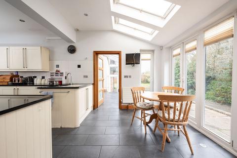 5 bedroom detached house for sale, Goldington Road, Bedford MK40