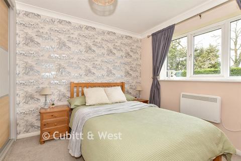 1 bedroom maisonette for sale, St. John's Crescent, Broadbridge Heath, Horsham, West Sussex