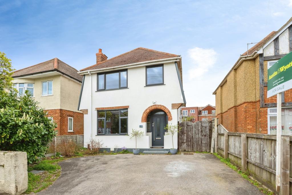 3 bedroom detached house for sale