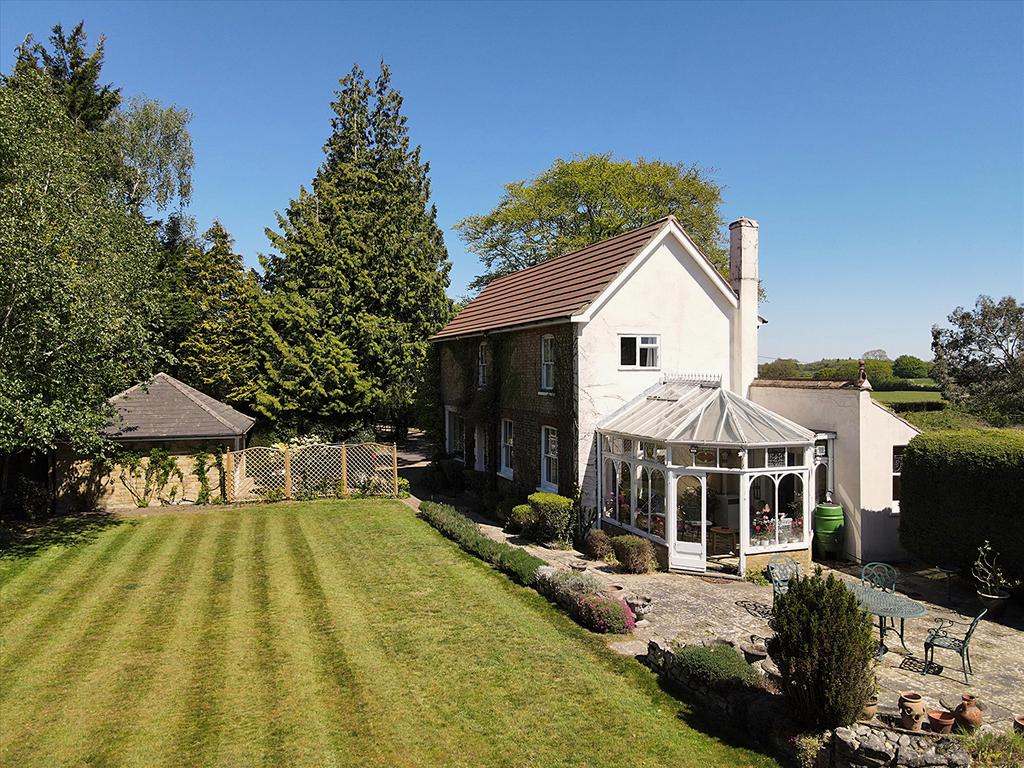 Detached house exterior, garden