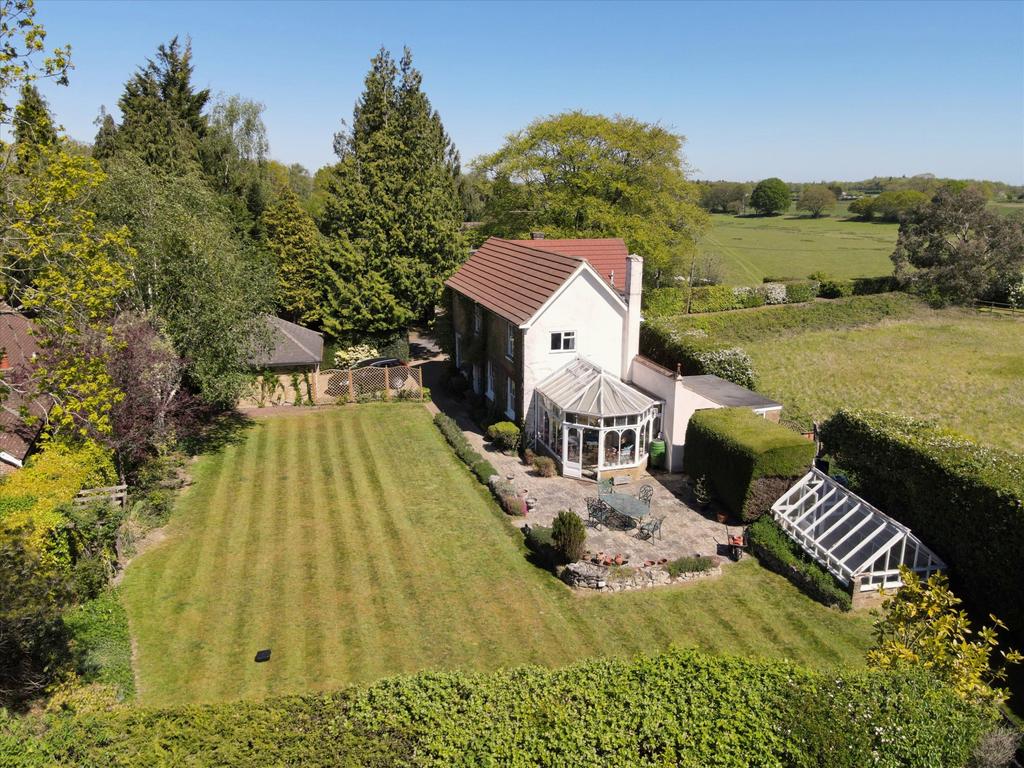 Detached house exterior, garden