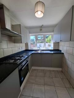 4 bedroom terraced house to rent, Bromley, BR1 5PY