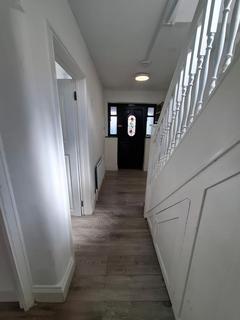 4 bedroom terraced house to rent, Bromley, BR1 5PY