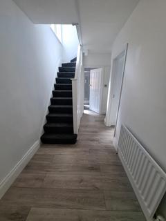 4 bedroom terraced house to rent, Bromley, BR1 5PY