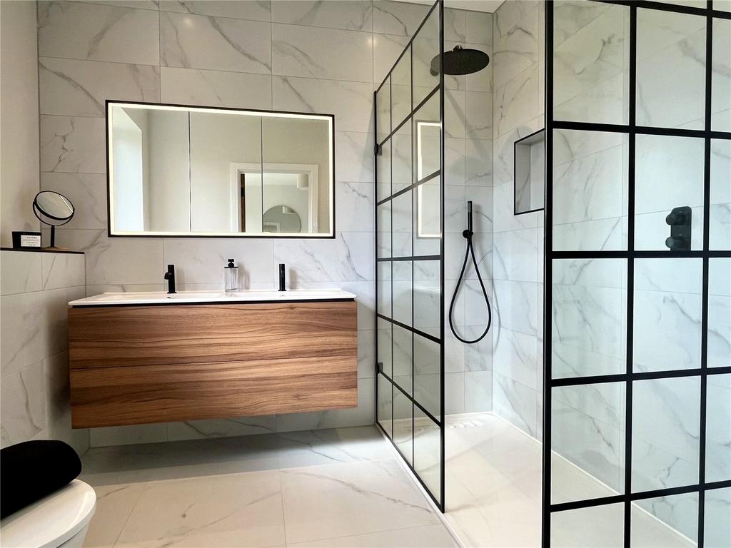 Plot 5 -Master Suite