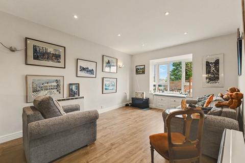 2 bedroom flat for sale, Warwick Road, Stratford-Upon-Avon CV37