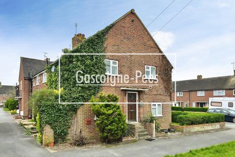2 bedroom maisonette to rent, Queens Close, Windsor, SL4