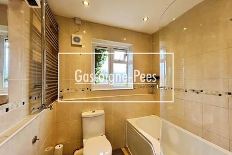 2 bedroom maisonette to rent, Queens Close, Windsor, SL4