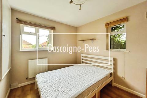 2 bedroom maisonette to rent, Queens Close, Windsor, SL4