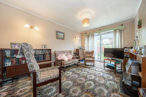 2 bedroom bungalow for sale, Haslemere Close, Hampton TW12