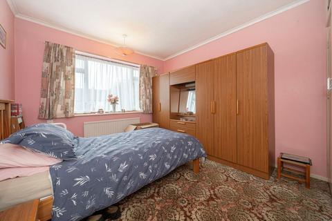 2 bedroom bungalow for sale, Haslemere Close, Hampton TW12