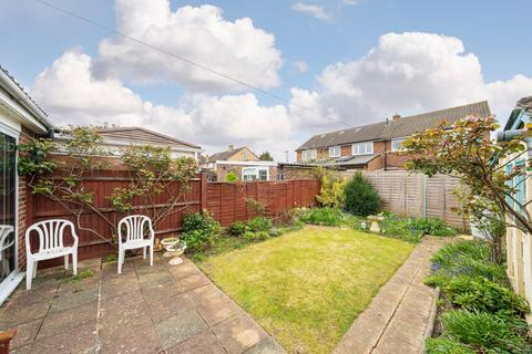2 bedroom bungalow for sale, Haslemere Close, Hampton TW12