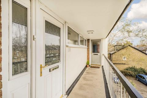 undefined, Avenue Road, Hampton TW12