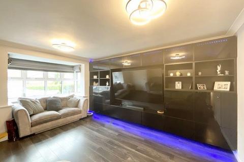 4 bedroom detached house to rent, Whirlow Road, Crewe CW2