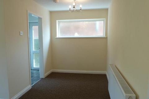 3 bedroom semi-detached house to rent, Nursery Gardens, Wordsley