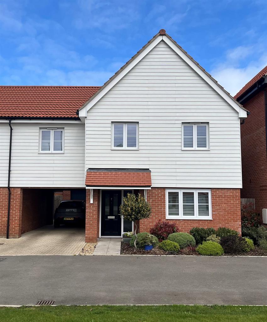 4 bedroom link detached house for sale