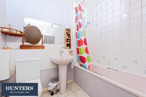 2 bedroom flat for sale, Vicars Bridge Close, Wembley
