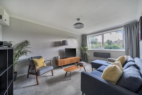 1 bedroom flat for sale, Rossiter Lodge, Rosetrees, Guildford, GU1