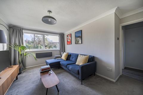 1 bedroom flat for sale, Rossiter Lodge, Rosetrees, Guildford, GU1