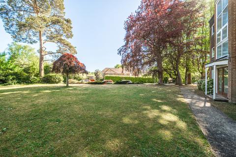 1 bedroom flat for sale, Rossiter Lodge, Rosetrees, Guildford, GU1