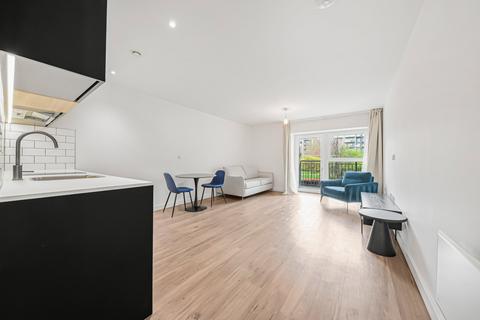 Studio to rent, Fermont House, 15 Beaufort Square, London