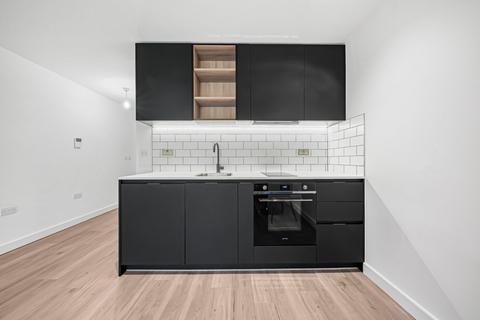 Studio to rent, Fermont House, 15 Beaufort Square, London