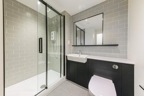 Studio to rent, Fermont House, 15 Beaufort Square, London