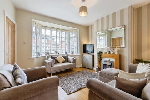 4 bedroom semi-detached house for sale, Lynnfield Gardens, Scholes, Leeds