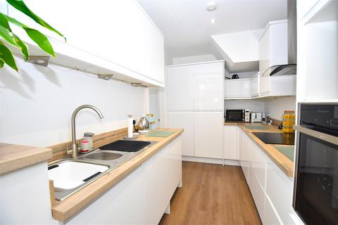 3 bedroom semi-detached house for sale, Ashingdon Road, Rochford