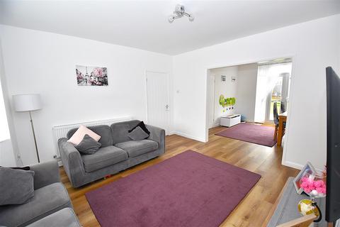 3 bedroom semi-detached house for sale, Ashingdon Road, Rochford