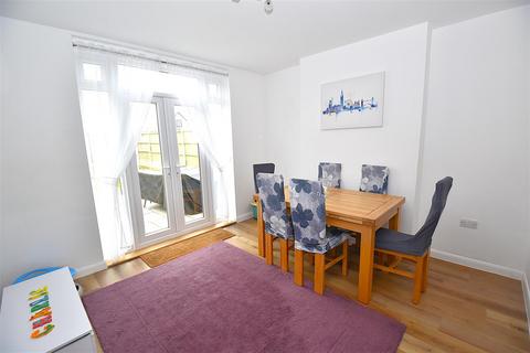 3 bedroom semi-detached house for sale, Ashingdon Road, Rochford