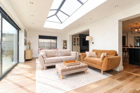 3 bedroom bungalow for sale, Saltwood Gardens, Cliftonville, Margate, Kent, CT9