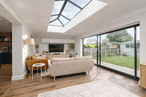 3 bedroom bungalow for sale, Saltwood Gardens, Cliftonville, Margate, Kent, CT9