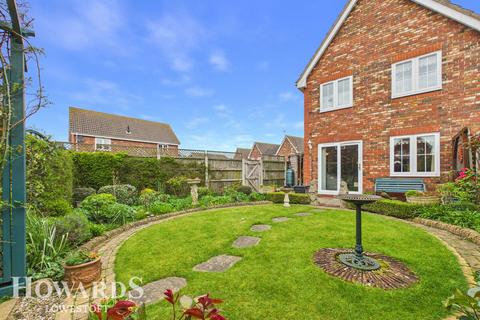 3 bedroom semi-detached house for sale, Peak Dale, Carlton Colville