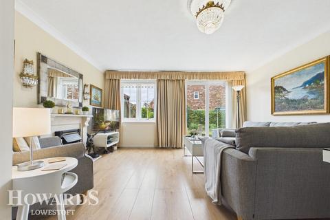 3 bedroom semi-detached house for sale, Peak Dale, Carlton Colville